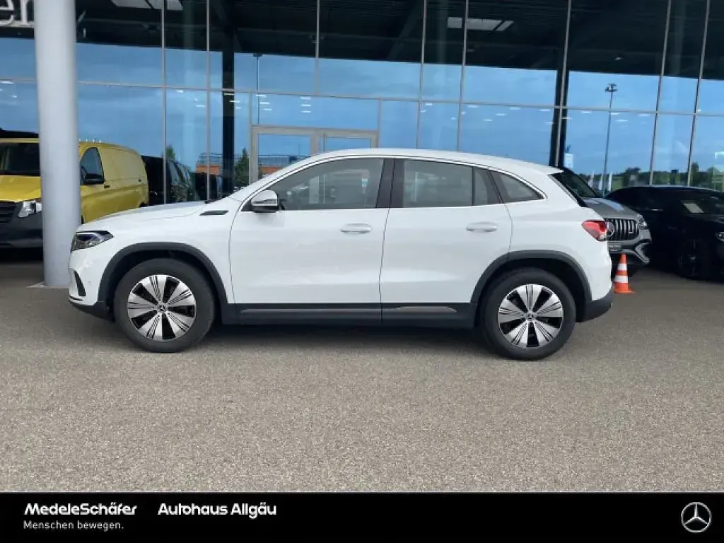 Gebraucht Mercedes EQA250 139 kW (190 PS) 2022 Digitalweiß (metallic) SUV