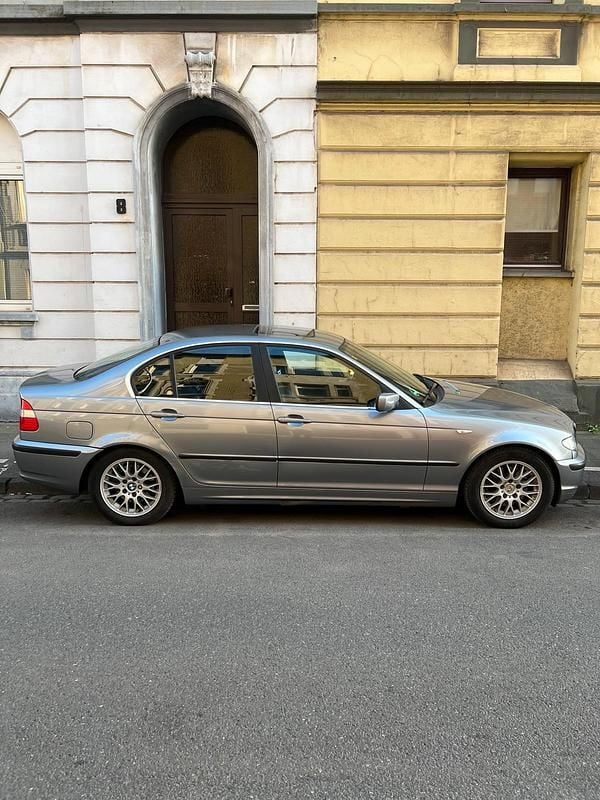 Gebraucht BMW 325 192 PS (141 kW) 2003 Silber Limousine