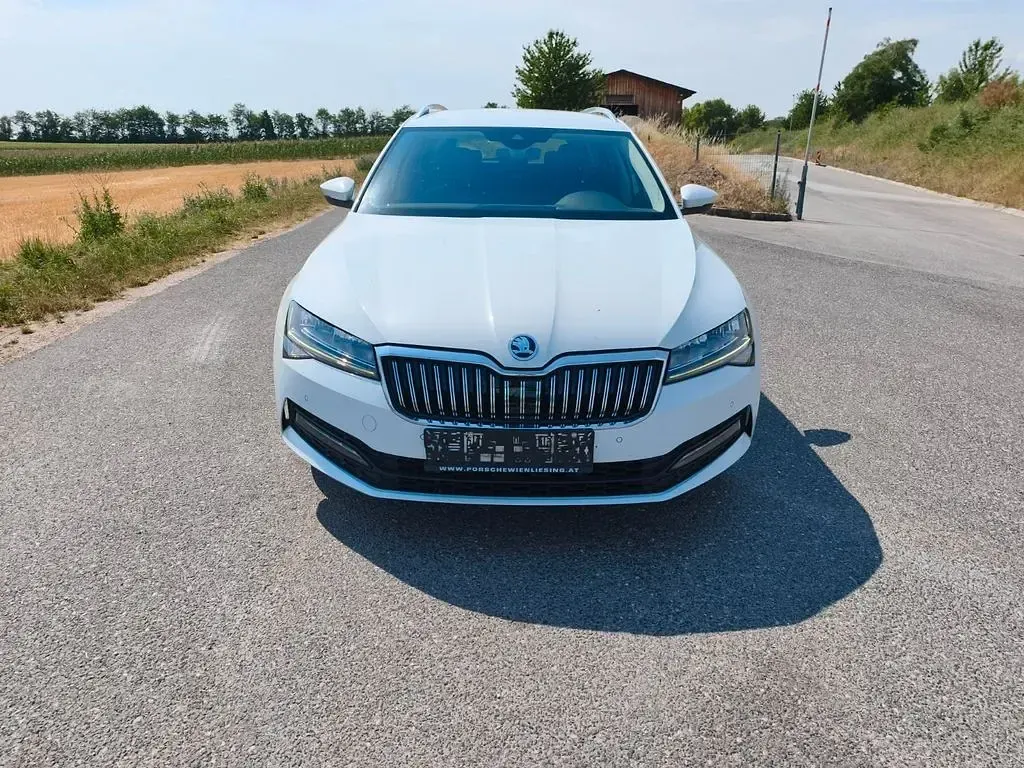 Gebraucht Skoda Superb 150 PS (110 kW) 2022 Weiß Limousine