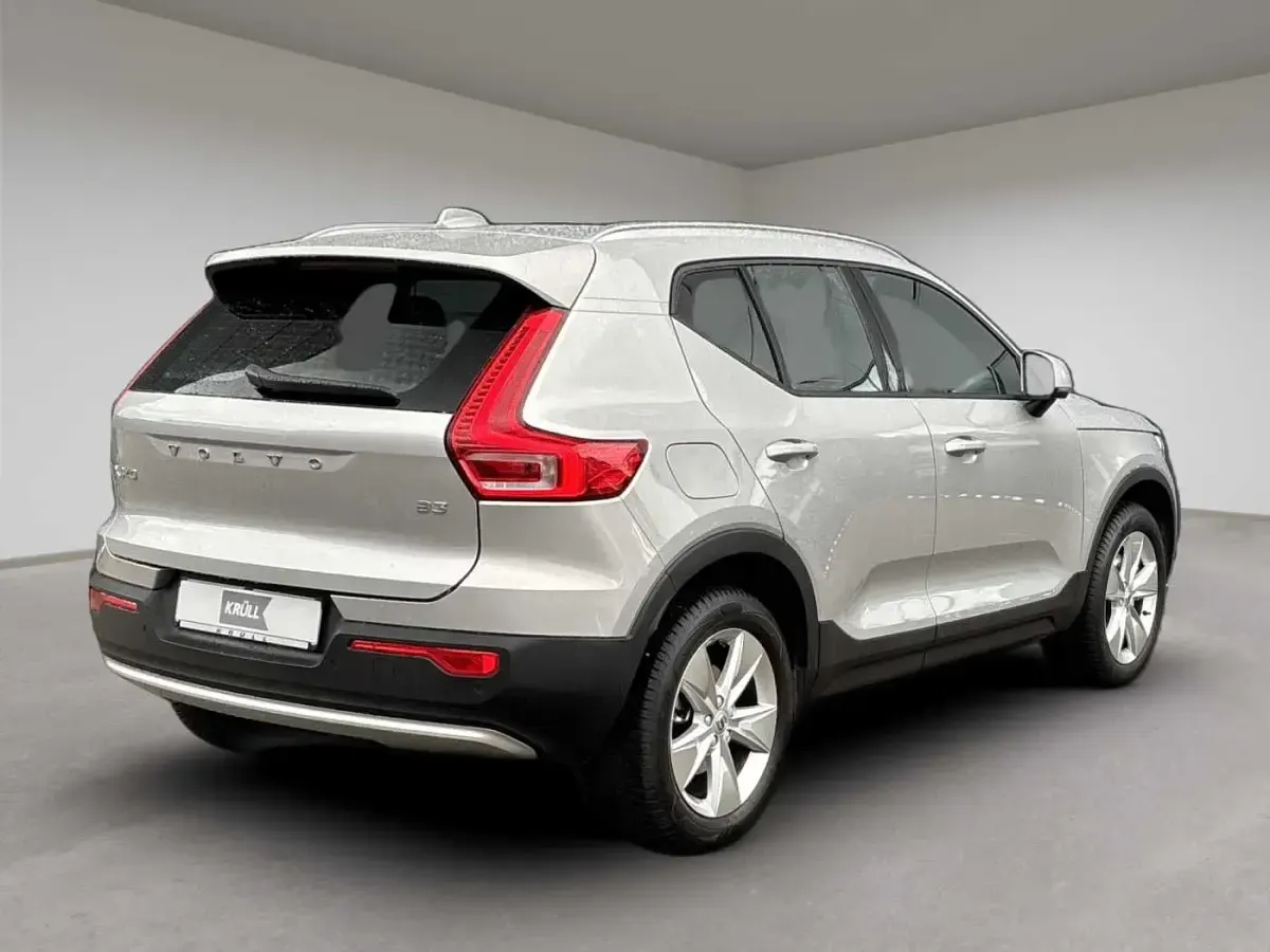 Gebraucht Volvo XC40 Core 163 PS (119 kW) 2023 Grau SUV