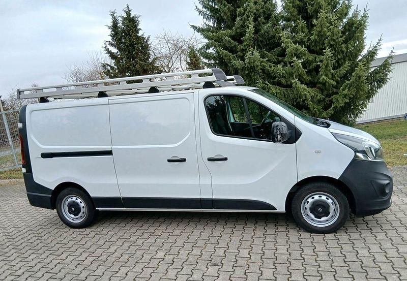 Gebraucht Opel Vivaro 120 PS (88 kW) 2016 Frostweiß Van / Kleinbus