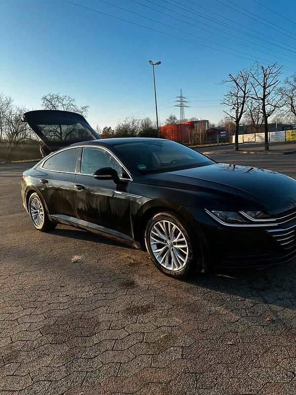 Gebraucht VW Arteon Basis 150 PS (110 kW) 2018 Schwarz Kleinwagen