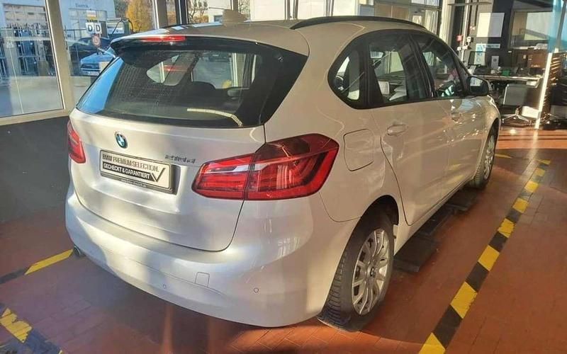 Gebraucht BMW 218 150 PS (110 kW) 2017 Mineralweiss Van / Kleinbus