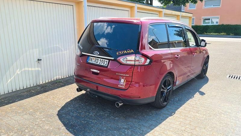Gebraucht Ford Galaxy 179 PS (131 kW) 2018 Rot Van / Kleinbus