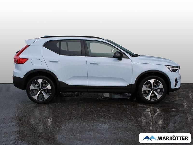 Neu Volvo XC40 Plus 197 PS (144 kW) 2026 Blau SUV