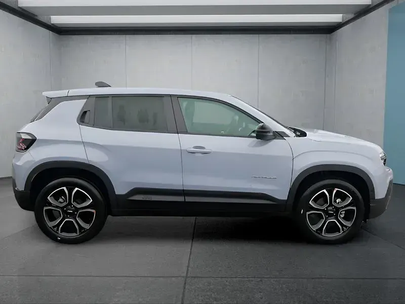 Neu Jeep Avenger 101 PS (74 kW) 2025 Grau SUV