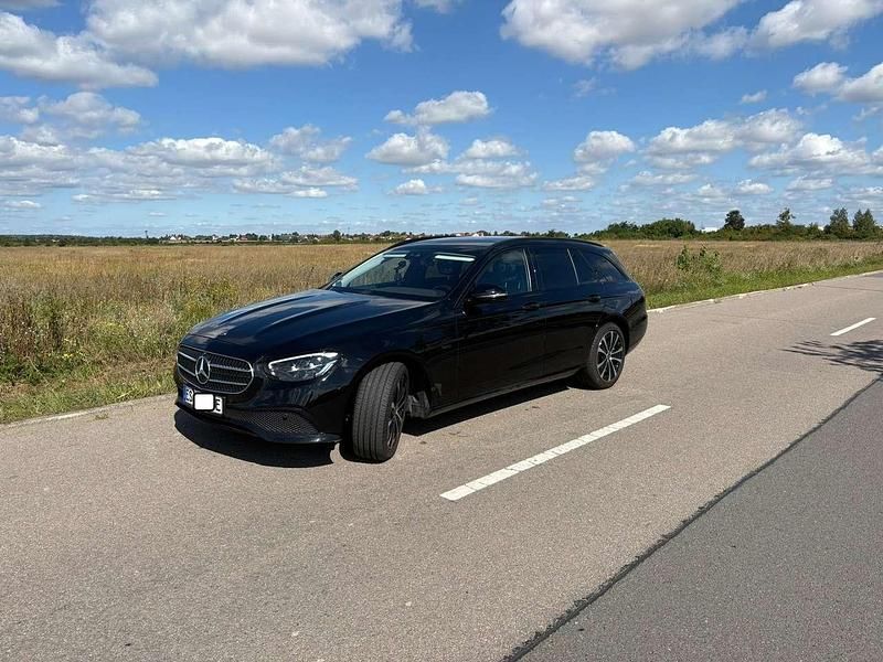 Schwarz Gebraucht 2021 Mercedes E300 Kombi | 31.000 € (Etwas zu teuer) - Bild 1/4