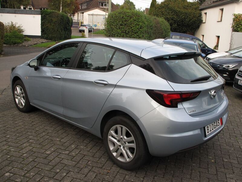Gebraucht Opel Astra Business 110 PS (80 kW) 2018 Diamant blau(m2) / diam silb (metallic) Limousine