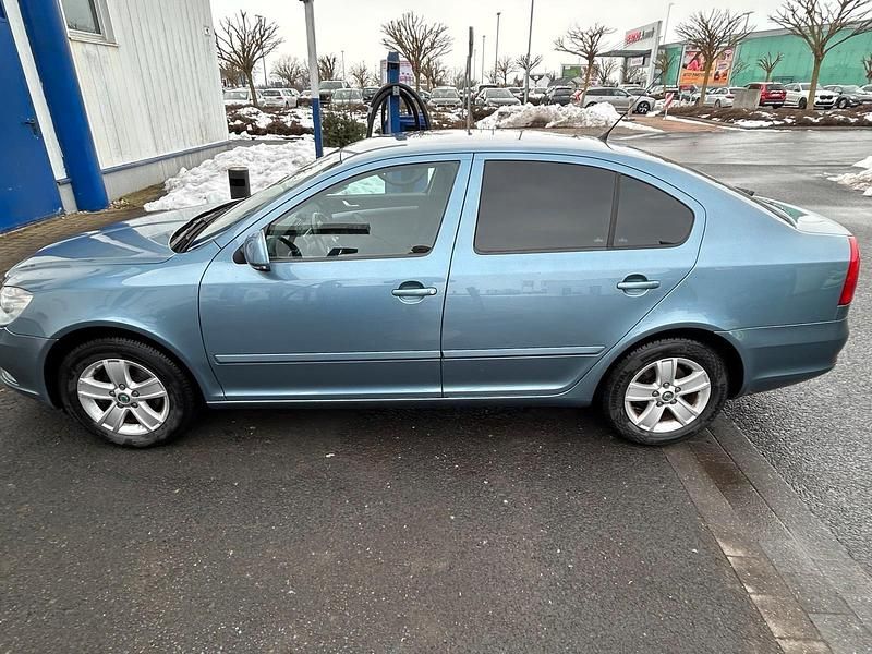 Gebraucht Skoda Octavia 122 PS (89 kW) 2010 Blau Limousine