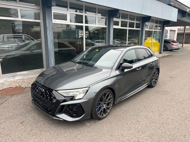 Grau Gebraucht 2023 Audi RS3 Sport Kleinwagen | 76.788 € - Bild 1/4