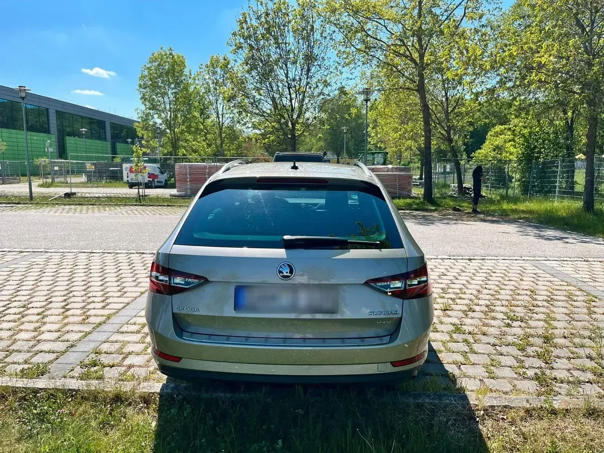 Gebraucht Skoda Superb Style 190 PS (139 kW) 2018 Beige Kombi