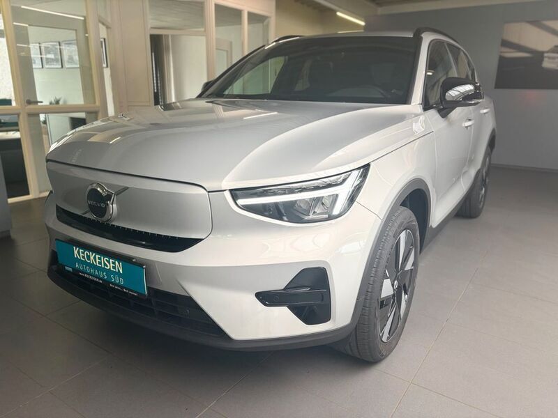 Silber Neu 2025 Volvo XC40 Plus SUV | 44.490 € (Superpreis) - Bild 1/4