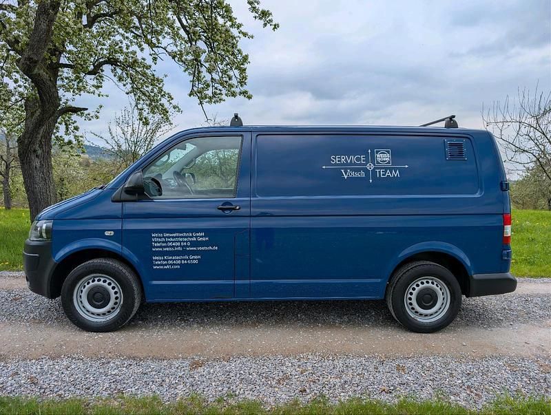 Second-hand VW Transporter 140 CP (102 kW) 2015 Albastru Van
