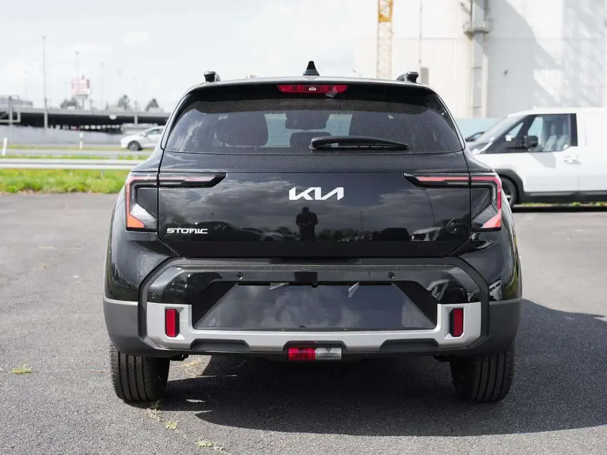 Gebraucht Kia Stonic Vision 101 PS (74 kW) 2026 Schwarz SUV