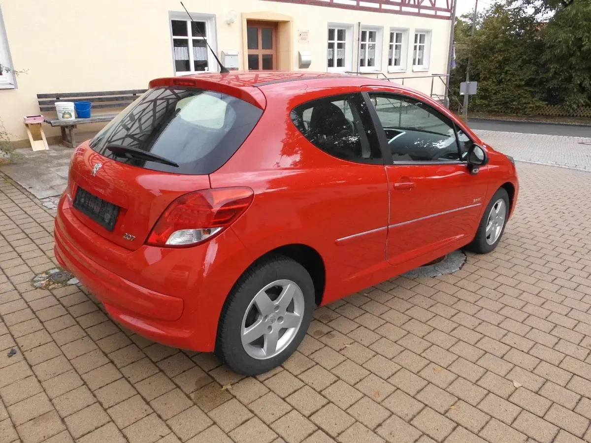 Gebraucht Peugeot 207 Forever 95 PS (69 kW) 2012 Rot Kleinwagen
