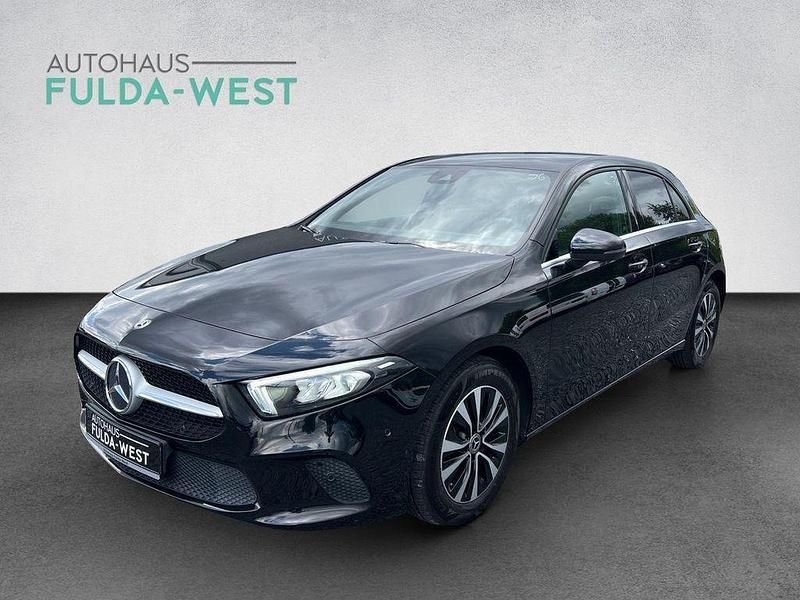Schwarz Gebraucht 2020 Mercedes A180 Limousine | 21.940 € (Fairer Preis) - Bild 1/4