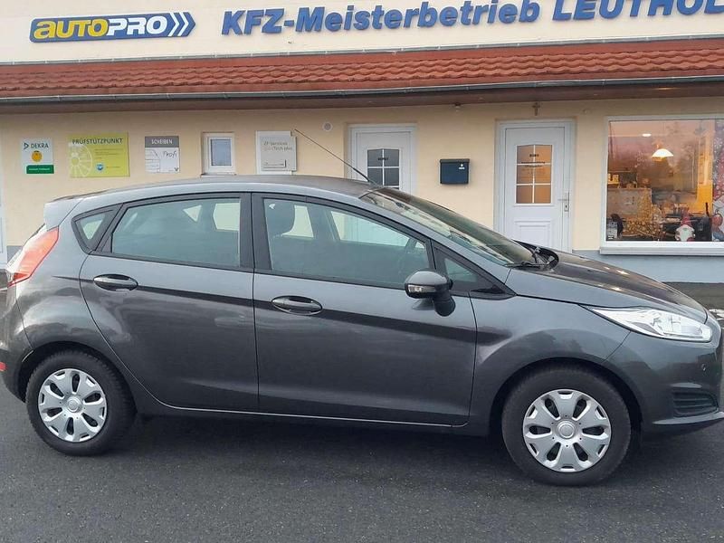 Gebraucht Ford Fiesta Trend 95 PS (69 kW) 2016 Magnetic Kleinwagen