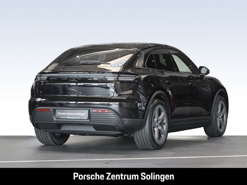 Gebraucht Porsche Macan 264 kW (360 PS) 2025 Tiefschwarzmetallic SUV