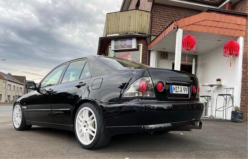 Gebraucht 2002 Lexus IS200 Limousine | 5.500 € - Bild 1/4