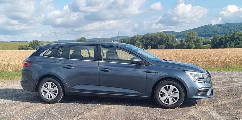 Grau Gebraucht 2017 Renault Mégane GrandTour Intens Kombi | 9.100 € (Guter Preis) - Bild 1/4