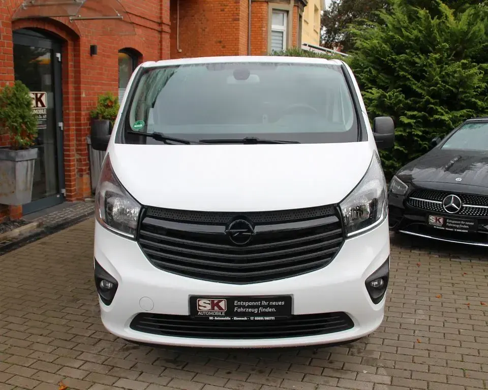 Gebraucht Opel Vivaro 125 PS (91 kW) 2017 Weiß Van / Kleinbus