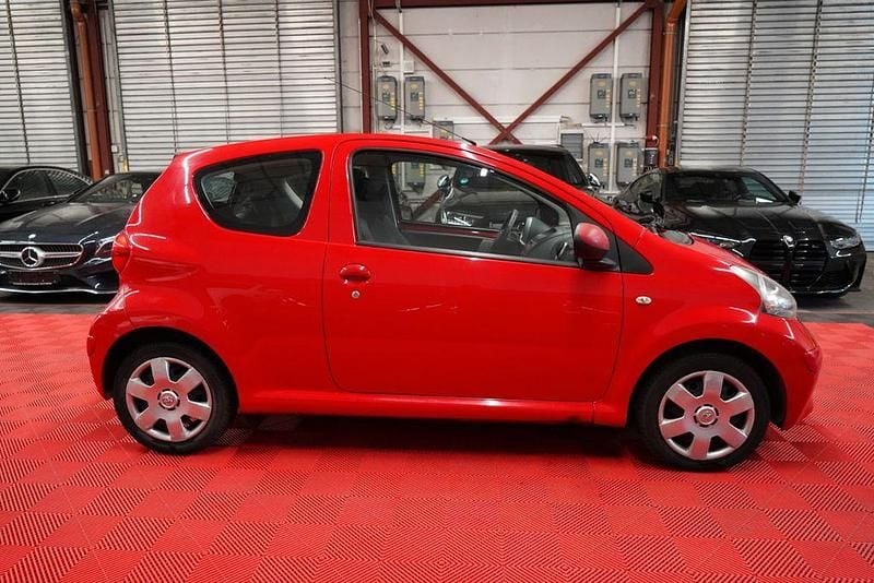 Gebraucht Toyota Aygo 68 PS (50 kW) 2008 Rot Kleinwagen
