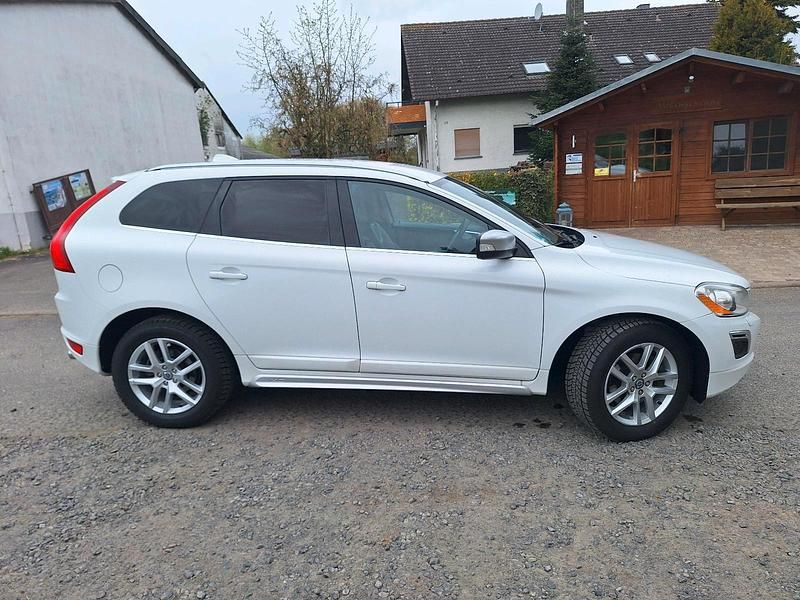 Gebraucht Volvo XC60 R-Design 215 PS (158 kW) 2013 Weiß SUV