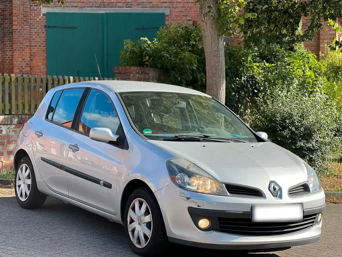 Gebraucht Renault Clio 111 PS (81 kW) 2005 Silber Kleinwagen