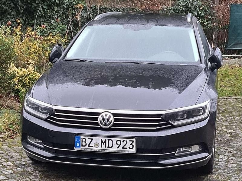 Schwarz Gebraucht 2018 VW Passat Kombi | 10.005 € (Guter Preis) - Bild 1/4