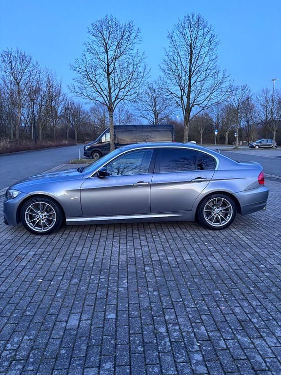 Gebraucht BMW 325 197 PS (144 kW) 2009 Grau Limousine