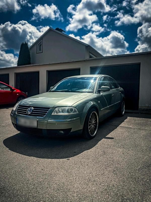 Grün Gebraucht 2002 VW Passat Limousine | 2.100 € (Fairer Preis) - Bild 1/4