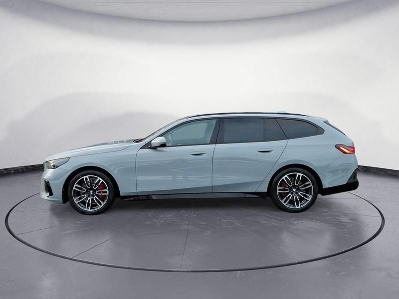 Neu BMW 520 197 PS (144 kW) 2026 Grau Kombi