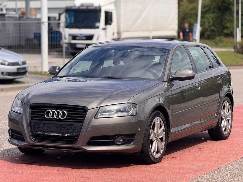 Grau Gebraucht 2010 Audi A3 Sportback Ambition Limousine | 11.000 € (Teuer) - Bild 1/4