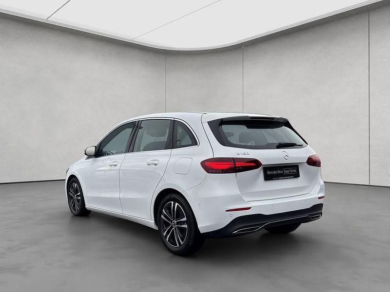 Gebraucht Mercedes B180 Advanced 136 PS (100 kW) 2025 Weiß Van / Kleinbus