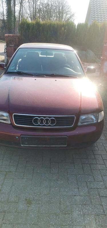 Gebraucht Audi A4 101 PS (74 kW) 1997 Rot Limousine