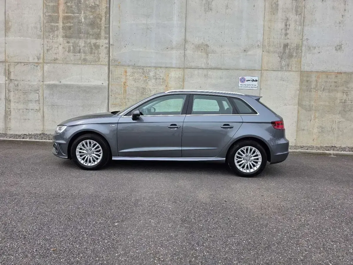 Używany Audi A3 Ambiente 150 KM (110 kW) 2015 Szary Sedan/Limuzyna
