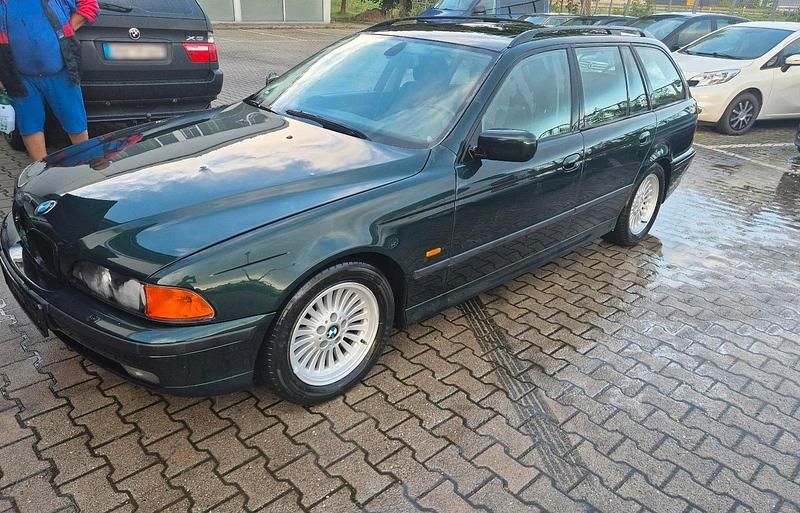 Gebraucht BMW 540 286 PS (210 kW) 2000 Grün Kombi