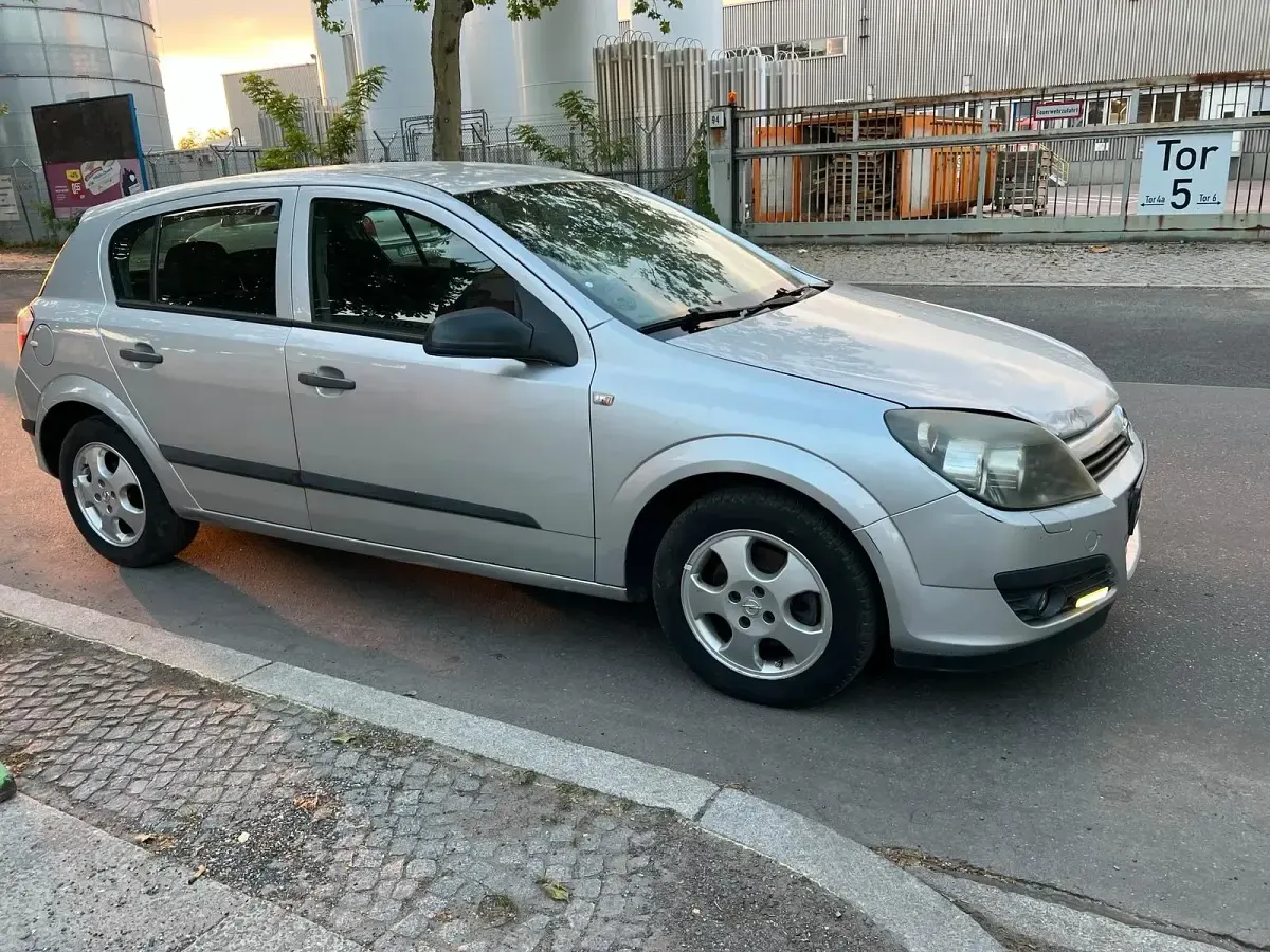 Gebraucht Opel Astra 105 PS (77 kW) 2004 Silber Limousine