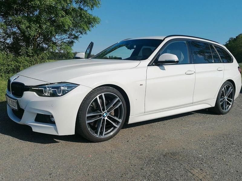 Weiß Gebraucht 2018 BMW 340 M Sport Kombi | 28.900 € - Bild 1/4