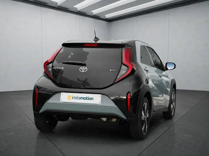 Neu Toyota Aygo X 116 PS (85 kW) 2026 Grün SUV