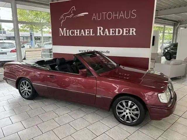 Gebraucht Mercedes 300 220 PS (161 kW) 1992 Almandinrot  metallic Cabrio
