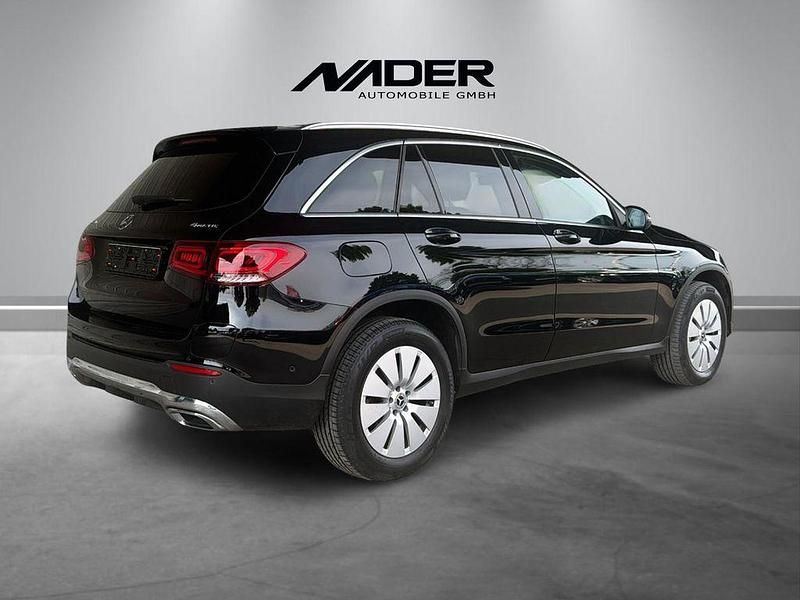 Gebraucht Mercedes GLC300e 211 PS (155 kW) 2021 Schwarz SUV