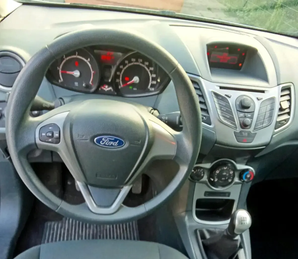 Gebraucht Ford Fiesta 70 PS (51 kW) 2010 Weiß Coupé