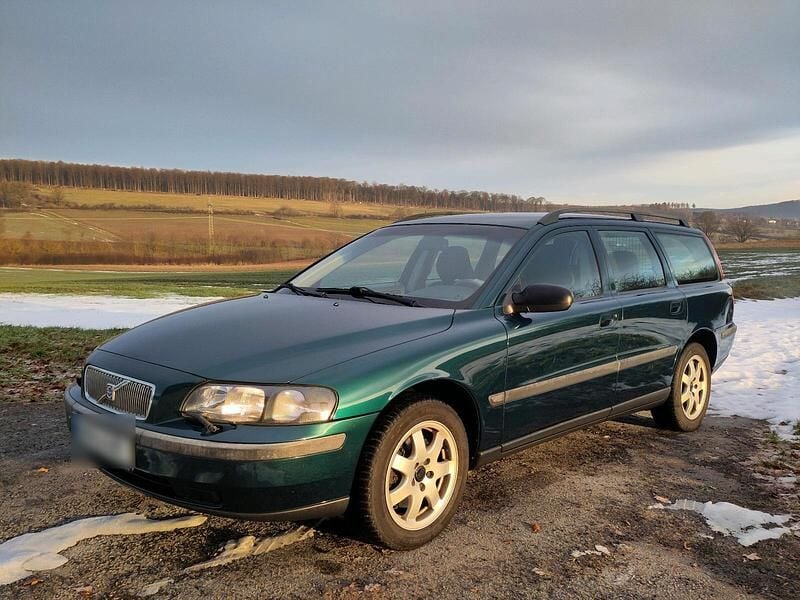 Grün Gebraucht 2001 Volvo V70 Kombi | 2.900 € (Fairer Preis) - Bild 1/4