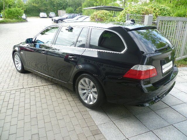 Gebraucht BMW 530 Advantage 235 PS (172 kW) 2007 Schwarz metallic Kombi