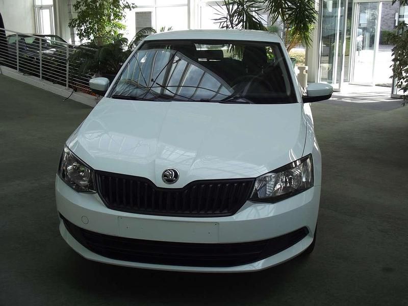 Weiß Gebraucht 2018 Skoda Fabia Cool Plus Kleinwagen | 8.750 € (Fairer Preis) - Bild 1/4