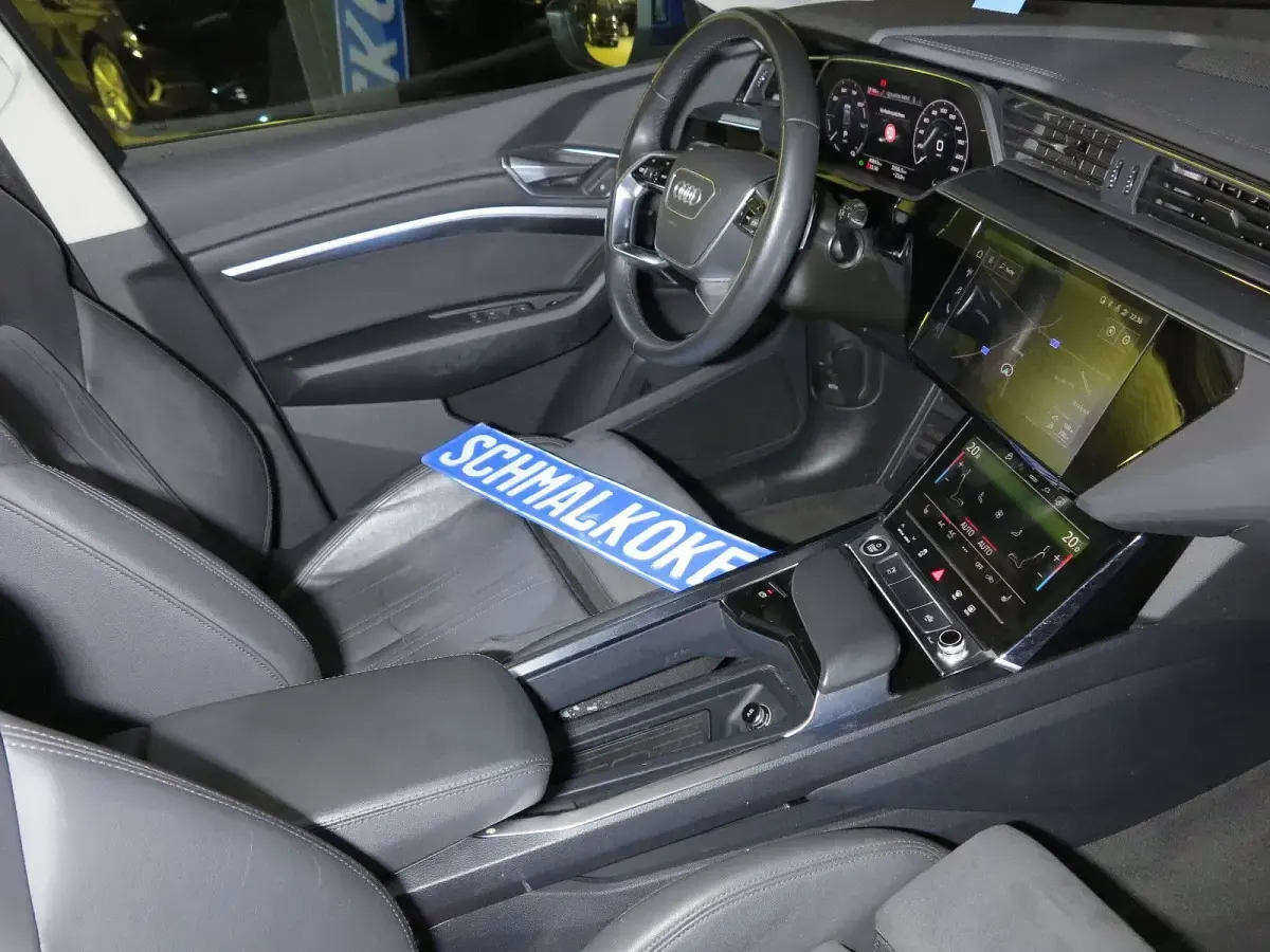 Gebraucht Audi e-tron Sport 300 kW (408 PS) 2022 Navarrablau SUV