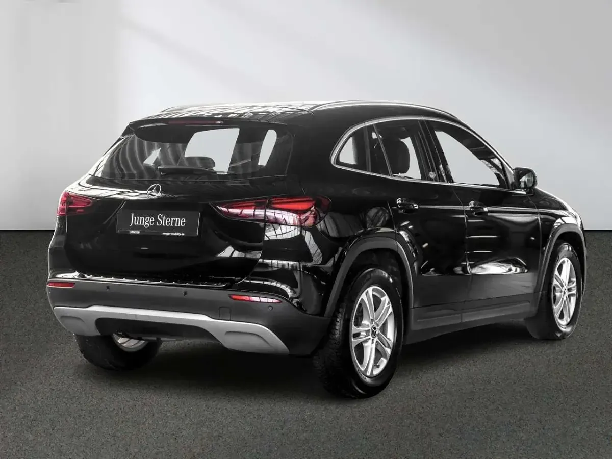 Gebraucht Mercedes GLA200 163 PS (119 kW) 2024 Schwarz SUV
