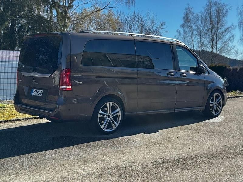 Gebraucht Mercedes V250 Avantgarde 204 PS (150 kW) 2017 Braun Van / Kleinbus