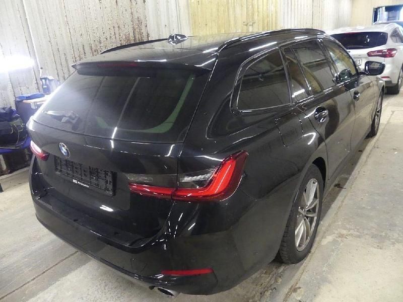 Gebraucht BMW 320 190 PS (139 kW) 2024 Schwarz ii/bonnet fluid black Kombi